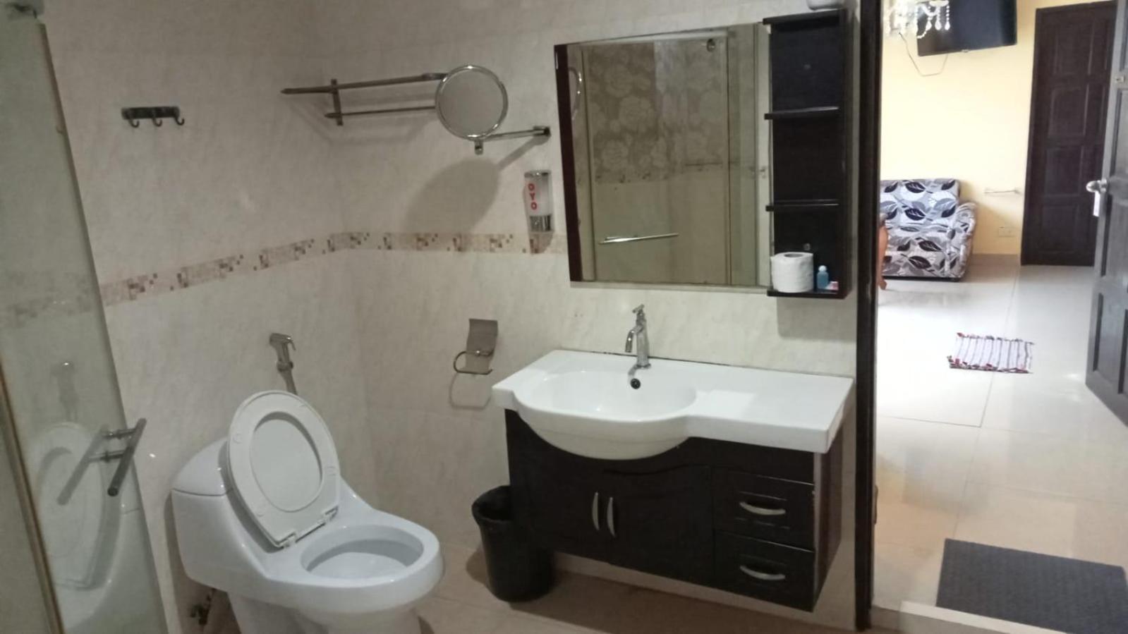 Lucky Inn Suites Pattaya Oda fotoğraf